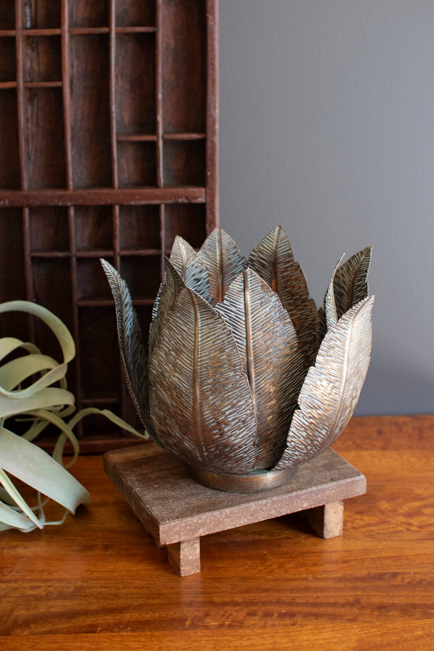 ANTIQUE BRASS METAL LEAF BASE WITH GLASS HURRICANE