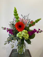 Load image into Gallery viewer, Mother&#39;s Day Mixed Cut Flower Arrangement - Medium